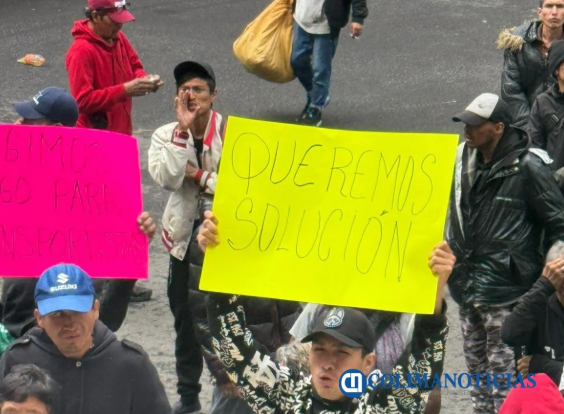 Material suppliers from Tecomán and Armería protest at Pinfra’s headquarters in Mexico