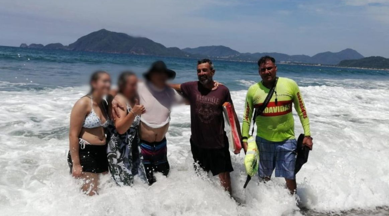Five people rescued from drowning at Manzanillo, Colima beaches due to long-period swells.
